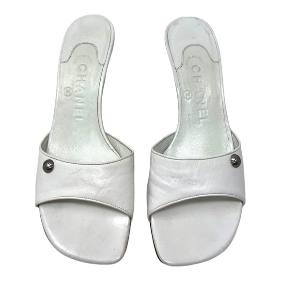 CHANEL White Leather CC Logo Slide Sandals - Picture 4 of 11